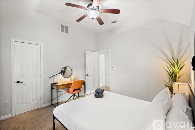 Haltom City House: 5717 Christy Ln