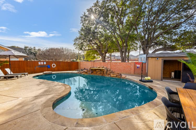 Haltom City House: 5717 Christy Ln