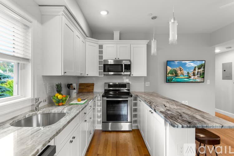 Boston Apartment: 1047 Saratoga St
