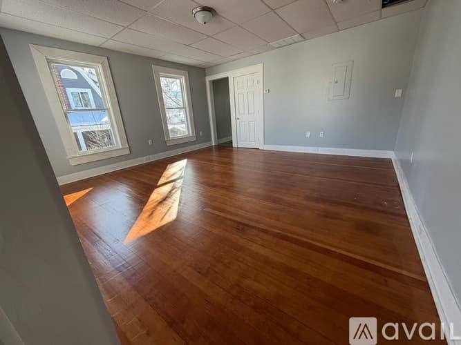 Webster Apartment: 212 School St