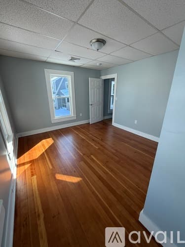 Webster Apartment: 212 School St