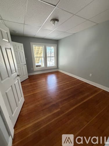 Webster Apartment: 212 School St