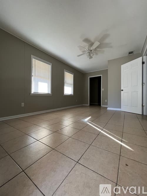 Statesboro House: 811 Robin Hood Trail