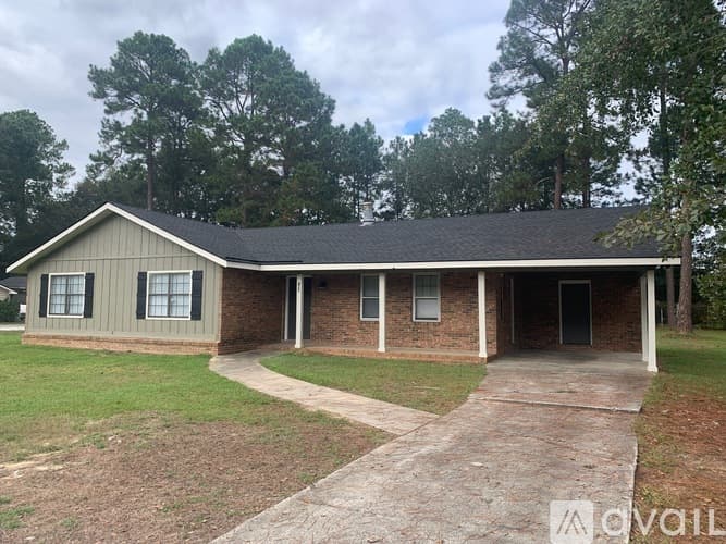 Statesboro House: 811 Robin Hood Trail