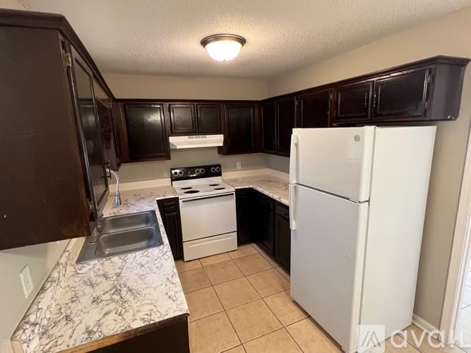 Statesboro House: 811 Robin Hood Trail