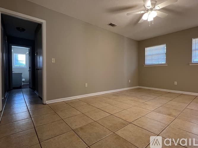 Statesboro House: 811 Robin Hood Trail