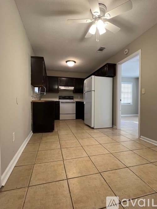 Statesboro House: 811 Robin Hood Trail