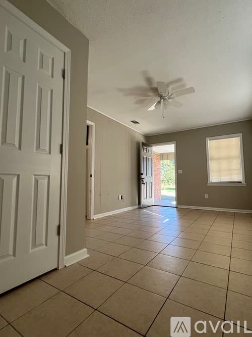 Statesboro House: 811 Robin Hood Trail