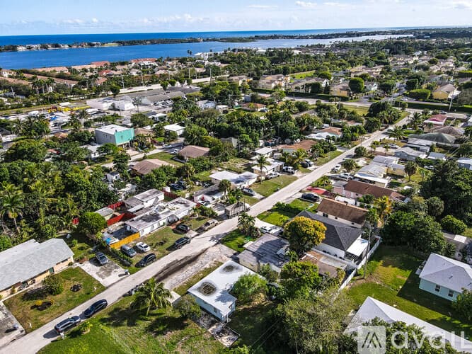 Lantana Apartment: 7871 Terrace Rd