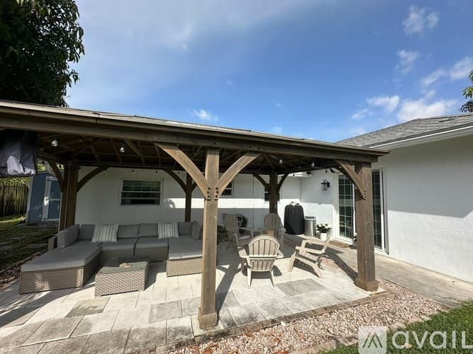 Boynton Beach House: 8110 Rose Marie Avenue East
