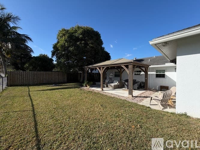 Boynton Beach House: 8110 Rose Marie Avenue East