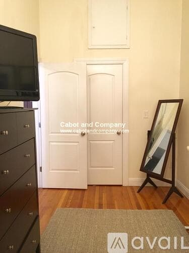 Boston Apartment: 185 Beacon St