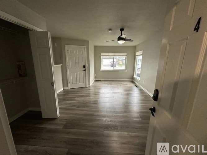 Parkland Apartment: 1105 Lafayette St S