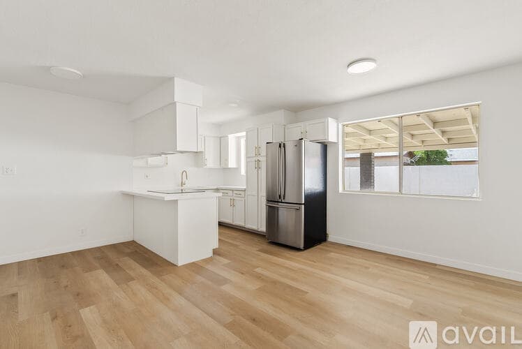 Phoenix House: 301 W Desert Dr