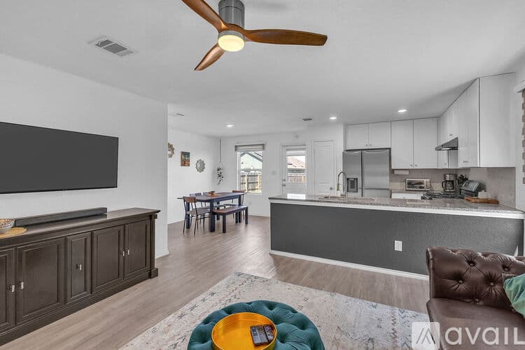 New Braunfels House: 2915 Whinchat
