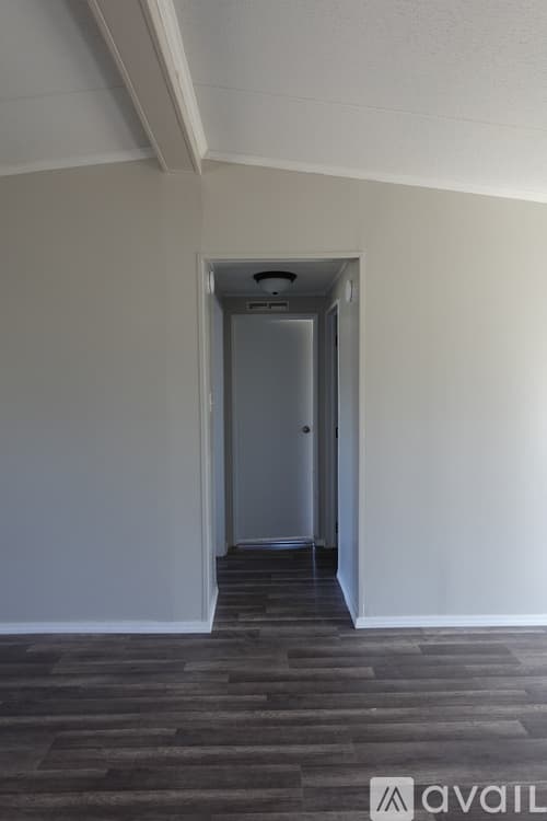 Warner Robins House: 210 Surrey Dr
