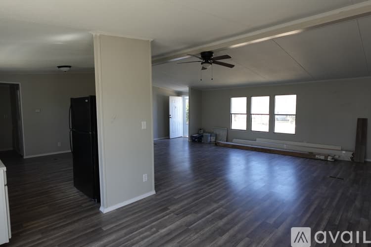 Warner Robins House: 210 Surrey Dr
