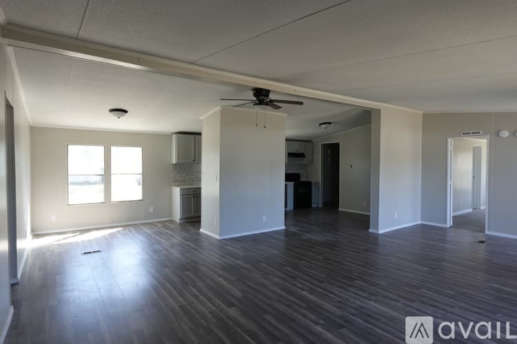 Warner Robins House: 210 Surrey Dr