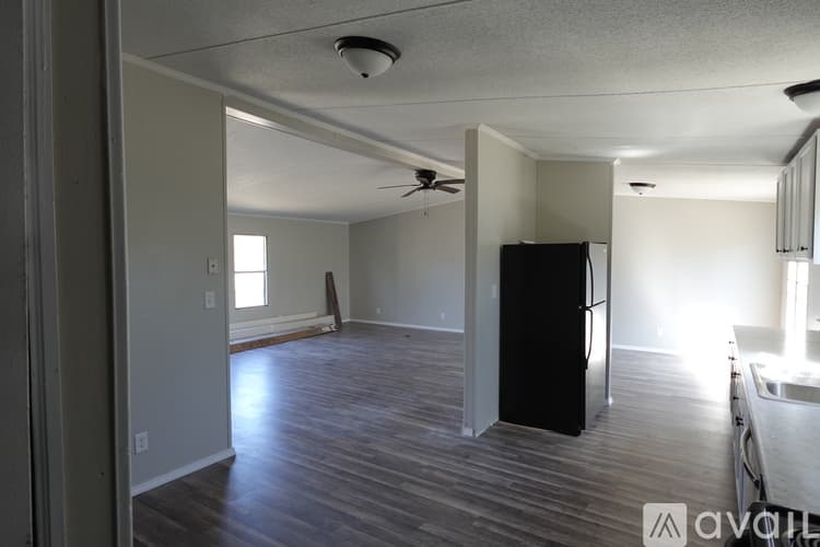 Warner Robins House: 210 Surrey Dr