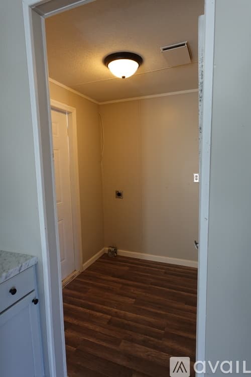 Warner Robins House: 210 Surrey Dr