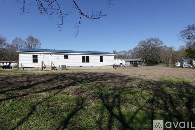 Warner Robins House: 210 Surrey Dr