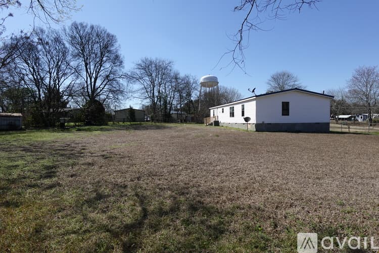 Warner Robins House: 210 Surrey Dr