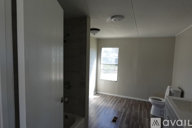 Warner Robins House: 210 Surrey Dr