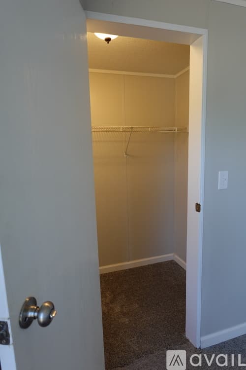 Warner Robins House: 210 Surrey Dr