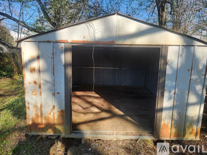 Warner Robins House: 210 Surrey Dr