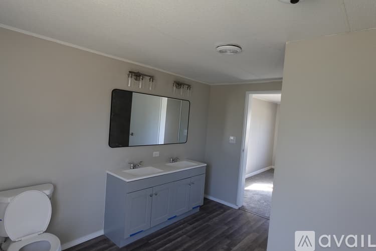 Warner Robins House: 210 Surrey Dr