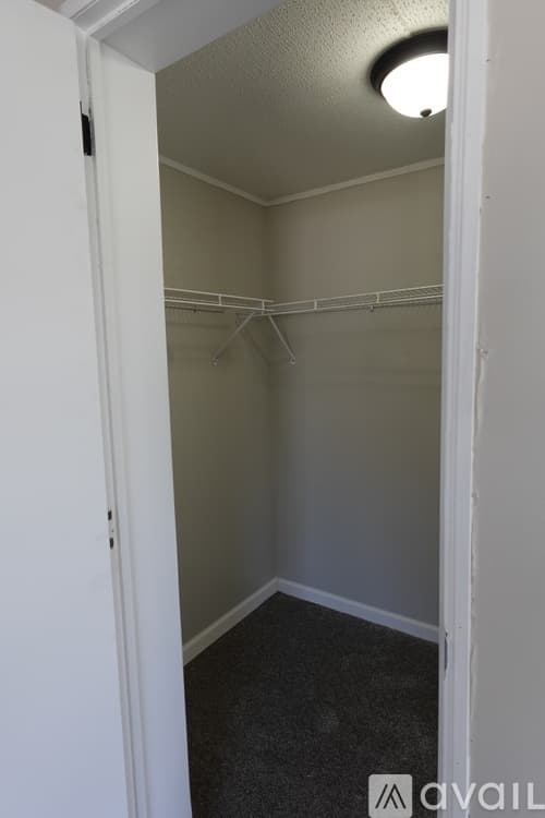 Warner Robins House: 210 Surrey Dr