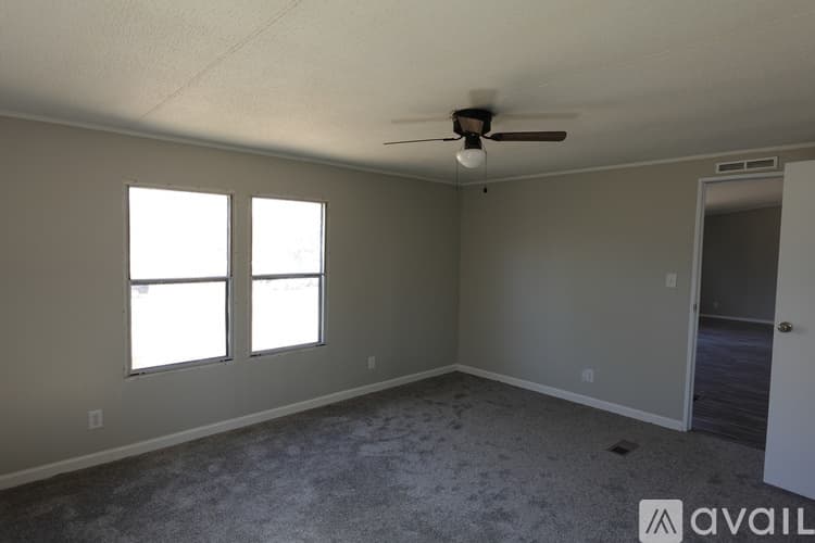 Warner Robins House: 210 Surrey Dr