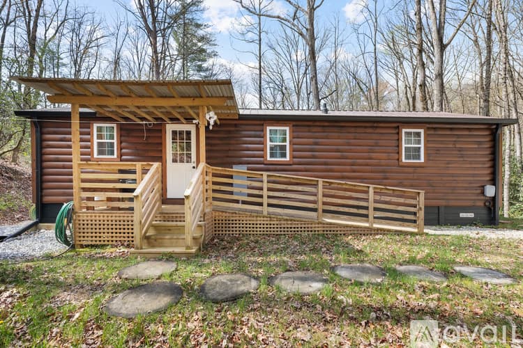 Clarkesville House: 3103 GA 197