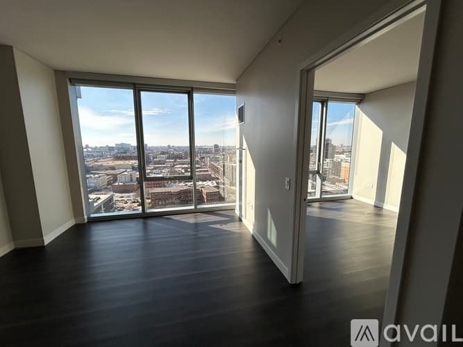 Chicago Apartment: 229 S Peoria St