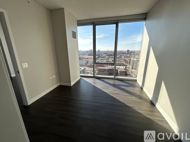 Chicago Apartment: 229 S Peoria St