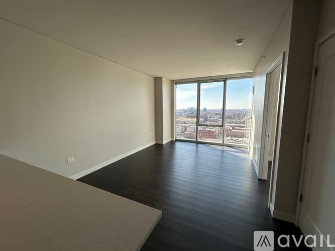 Chicago Apartment: 229 S Peoria St