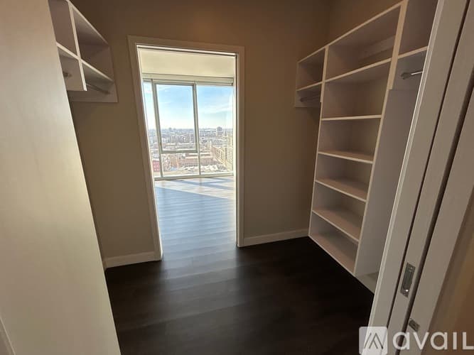 Chicago Apartment: 229 S Peoria St