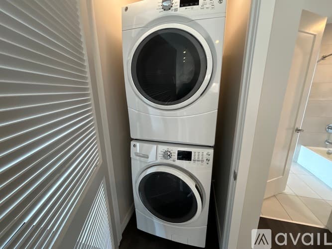 Chicago Apartment: 229 S Peoria St