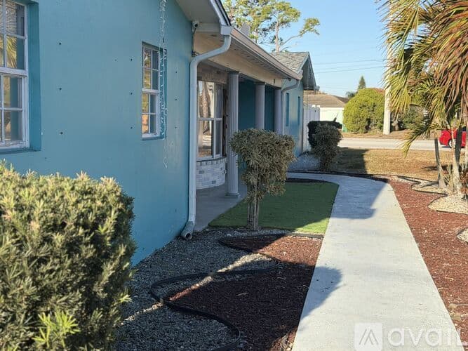 Port St. Lucie House: 102 Southeast Caprona Avenue