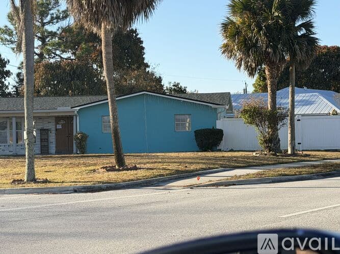 Port St. Lucie House: 102 Southeast Caprona Avenue