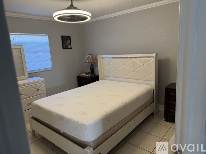 Port St. Lucie House: 102 Southeast Caprona Avenue