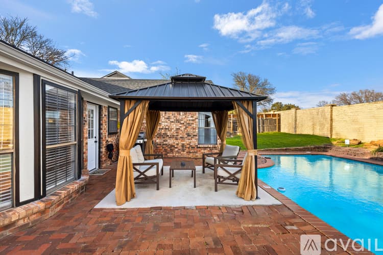Grand Prairie House: 4629 Amherst Ln