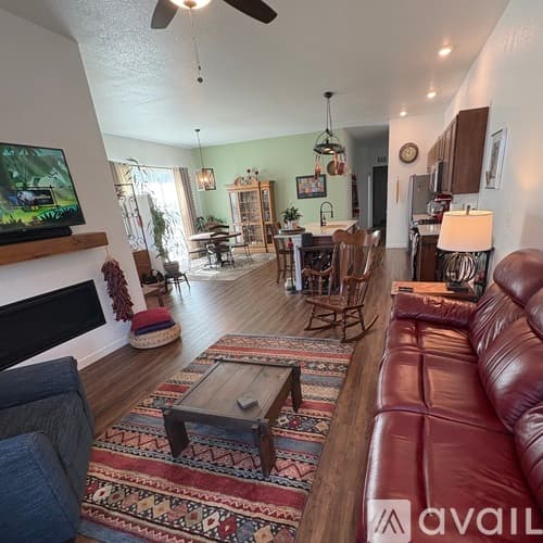 Brighton House: 847 Colorado River Avenue