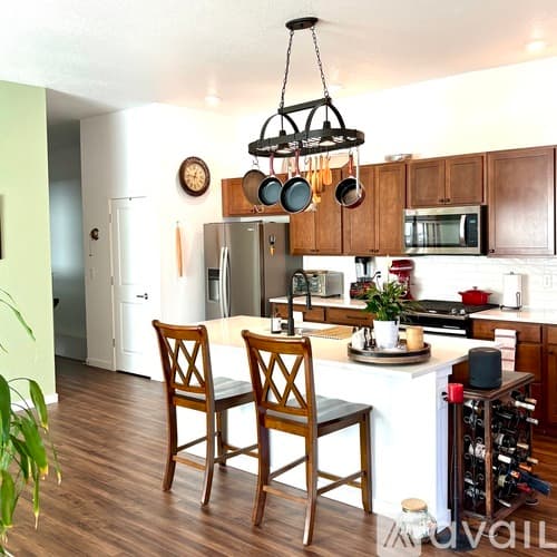 Brighton House: 847 Colorado River Avenue