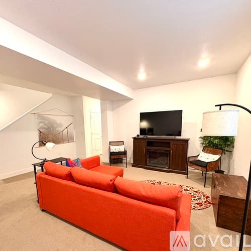 Brighton House: 847 Colorado River Avenue