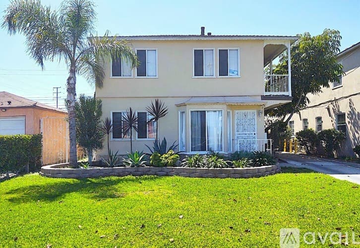South Gate Apartment: 2574 Southern Ave