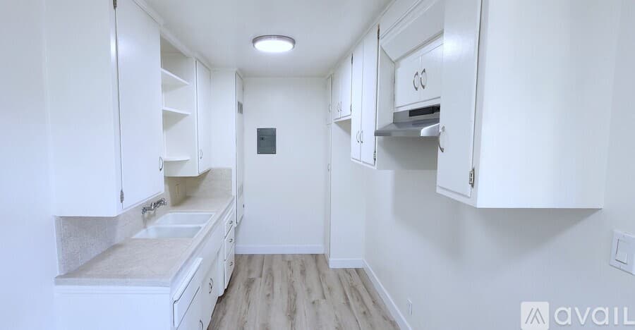 South Gate Apartment: 2574 Southern Ave