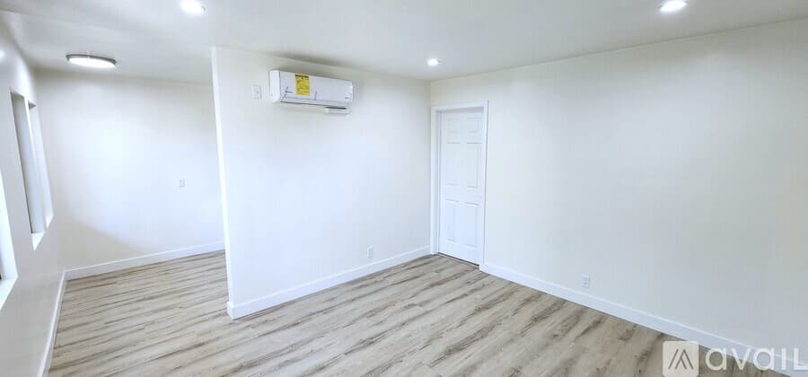 South Gate Apartment: 2574 Southern Ave