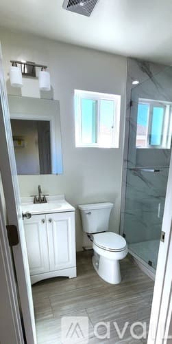 South Gate Apartment: 2574 Southern Ave