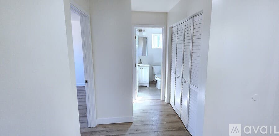 South Gate Apartment: 2574 Southern Ave